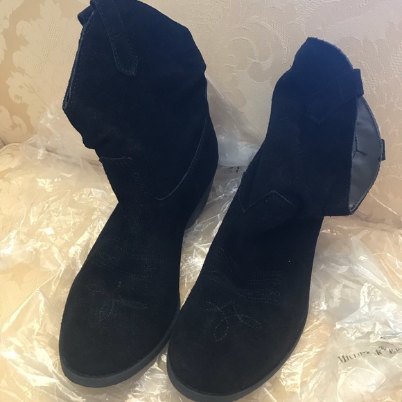 Boots - Picture 3 of 3